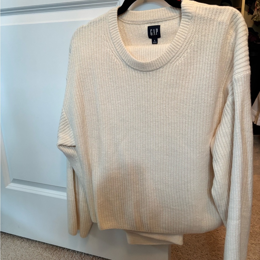 GAP Cream Crew Neck Sweater with Ribbed Texture